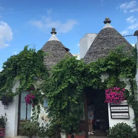 Trulli Nel Cuore Della Valle D'itria Con Piscina Privata *